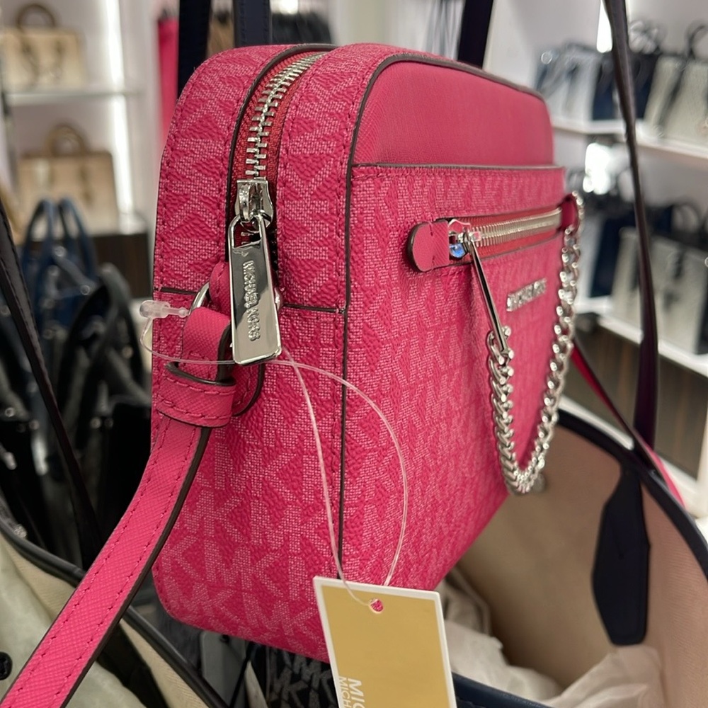 Michael Kors Jet Set Lg Signature Logo EW ZP Chain XBODY Crossbody
DRAGONFRUIT - Picture 3 of 16